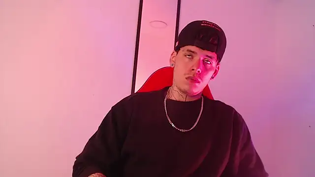 Anhonymus  online show from September 29, 2025, 3:46 am