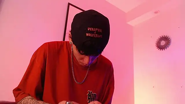 Anhonymus  online show from October 5, 2025, 4:03 am