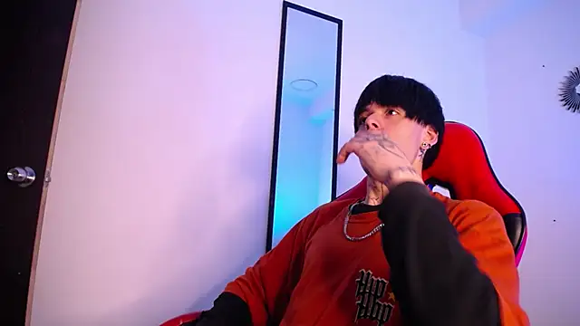 Anhonymus  online show from November 26, 2025, 3:39 am