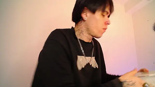 Anhonymus  online show from December 1, 2025, 3:40 am