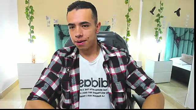 Muscle Scott online show from October 25, 2025, 12:28 pm