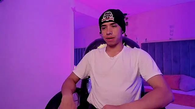 Muscle Scott online show from November 12, 2025, 12:42 pm