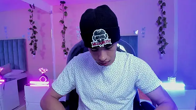 Muscle Scott online show from November 5, 2025, 12:41 pm