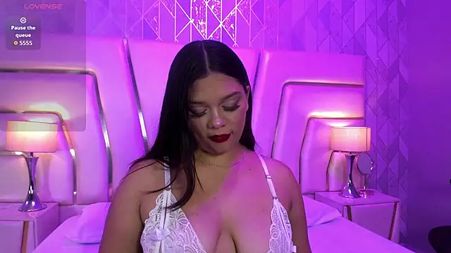 Snapshot of HatsaJones chatting on November 4, 2025, 3:43 am HatsaJones online show from November 4, 2025, 3:43 am