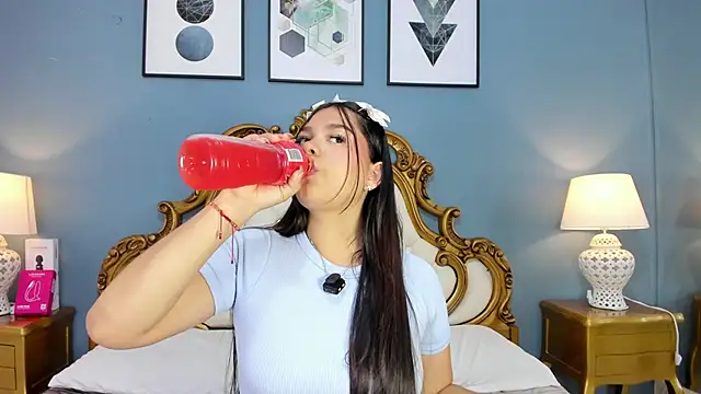 Snapshot of HatsaJones chatting on February 18, 2026, 4:10 am HatsaJones online show from February 18, 2026, 4:10 am