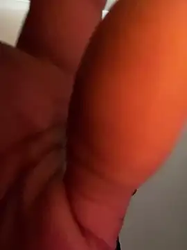 Snapshot of dmmeformerch chatting on February 18, 2026, 6:48 pm dmmeformerch online show from February 18, 2026, 6:48 pm