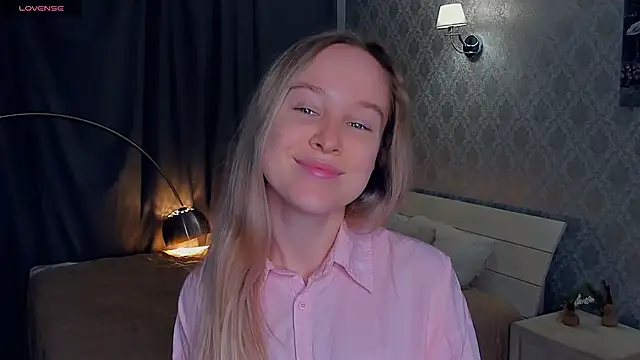 Snapshot of SoonMoor chatting on November 11, 2025, 6:25 pm SoonMoor online show from November 11, 2025, 6:25 pm