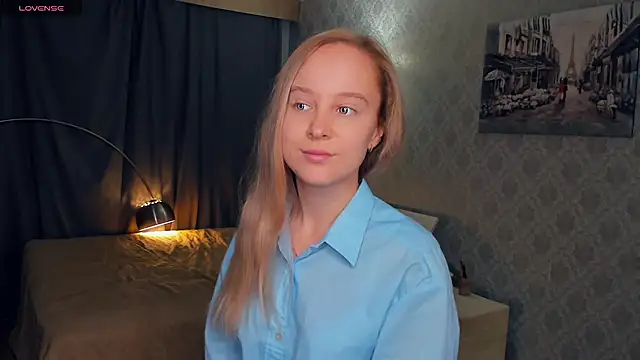 Snapshot of SoonMoor chatting on November 6, 2025, 6:34 pm SoonMoor online show from November 6, 2025, 6:34 pm