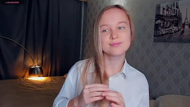 Snapshot of SoonMoor chatting on November 4, 2025, 7:06 pm SoonMoor online show from November 4, 2025, 7:06 pm