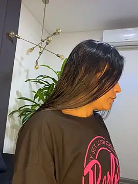 TiffanyyLam online show from October 30, 2025, 11:08 am