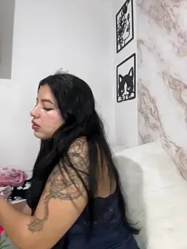 Snapshot of Emma_2903 chatting on October 11, 2025, 12:44 am Emma 2903 online show from October 11, 2025, 12:44 am