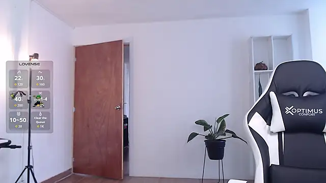 Snapshot of Ellyuwuw chatting on September 10, 2025, 8:08 pm Ellyuwuw online show from September 10, 2025, 8:08 pm