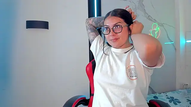 Snapshot of LolaXXXperience chatting on September 24, 2025, 11:17 am LolaXXXperience online show from September 24, 2025, 11:17 am