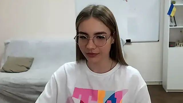 Snapshot of aSingleOne chatting on November 5, 2025, 7:17 pm aSingleOne online show from November 5, 2025, 7:17 pm