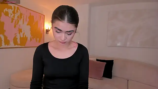 Snapshot of LucyWeiss_ chatting on October 25, 2025, 7:47 pm LucyWeiss online show from October 25, 2025, 7:47 pm