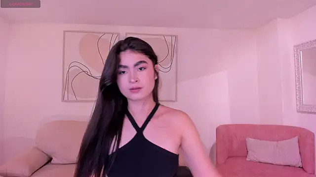 Snapshot of LucyWeiss_ chatting on November 18, 2025, 7:39 pm LucyWeiss online show from November 18, 2025, 7:39 pm