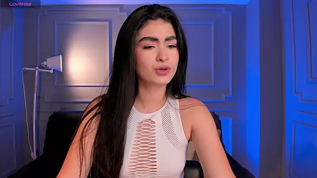 Snapshot of LucyWeiss_ chatting on November 5, 2025, 8:01 pm LucyWeiss online show from November 5, 2025, 8:01 pm