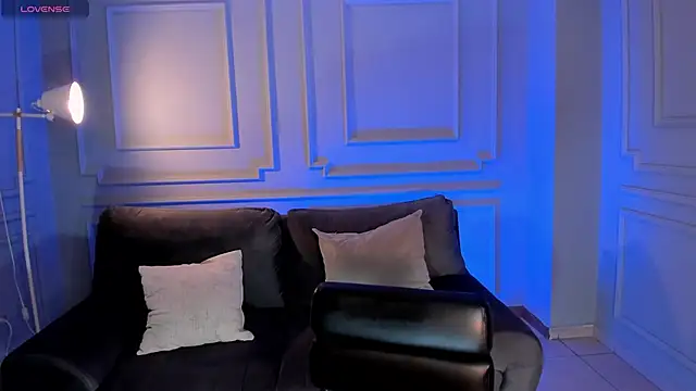 Snapshot of LucyWeiss_ chatting on November 7, 2025, 7:51 pm LucyWeiss online show from November 7, 2025, 7:51 pm