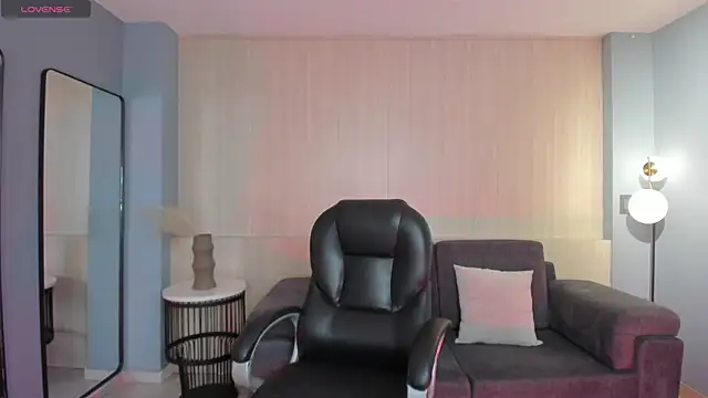 Snapshot of MayaMoretti_ chatting on May 30, 2026, 7:52 pm MayaMoretti online show from May 30, 2026, 7:52 pm