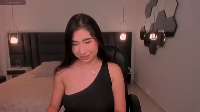 MayaMoretti  online show from November 17, 2025, 5:11 am