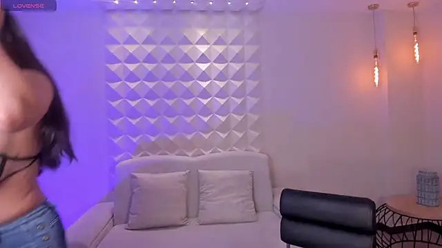 Snapshot of MayaMoretti_ chatting on May 20, 2026, 8:06 pm MayaMoretti online show from May 20, 2026, 8:06 pm