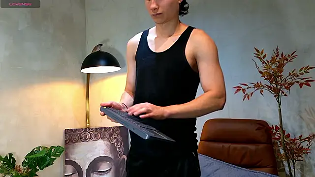 Snapshot of enzo_steel chatting on February 17, 2026, 4:37 pm enzo steel online show from February 17, 2026, 4:37 pm