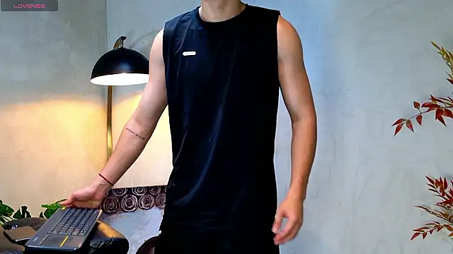 Snapshot of enzo_steel chatting on February 21, 2026, 7:05 pm enzo steel online show from February 21, 2026, 7:05 pm