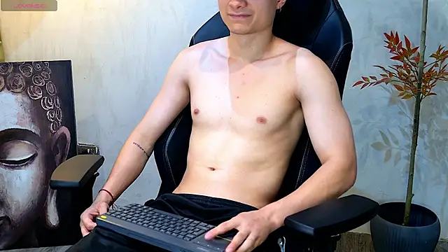 Snapshot of enzo_steel chatting on February 19, 2026, 2:41 am enzo steel online show from February 19, 2026, 2:41 am