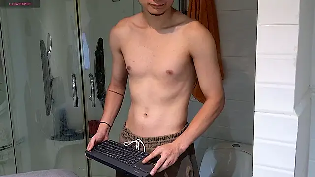 Snapshot of enzo_steel chatting on May 6, 2026, 11:09 pm enzo steel online show from May 6, 2026, 11:09 pm