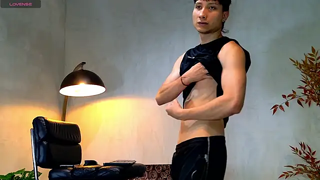 Snapshot of enzo_steel chatting on February 20, 2026, 10:22 pm enzo steel online show from February 20, 2026, 10:22 pm