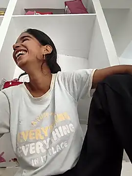 Hot-Soniya2 online show from September 11, 2025, 9:20 am