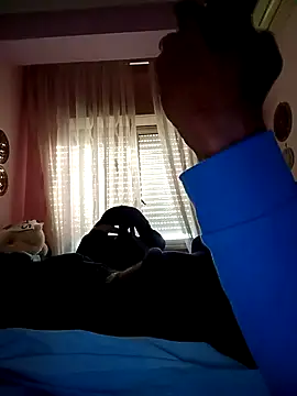 estrogeni online show from November 10, 2025, 7:02 am