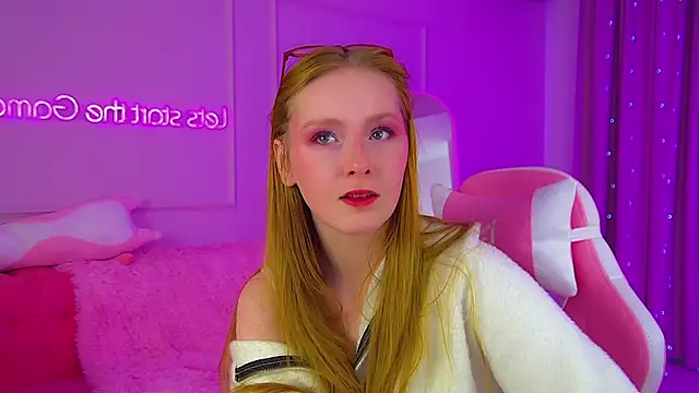 Snapshot of AgataFoxley chatting on October 12, 2025, 6:04 am AgataFoxley online show from October 12, 2025, 6:04 am