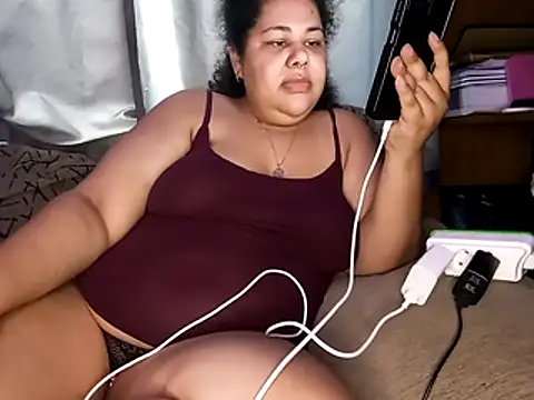 xlatinastar online show from November 30, 2025, 3:24 pm