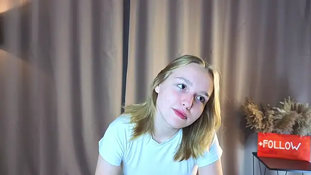 VinnieSerrano online show from September 13, 2025, 2:06 pm