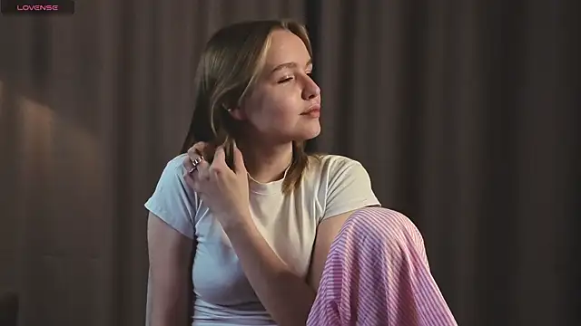 VinnieSerrano online show from September 28, 2025, 3:08 pm