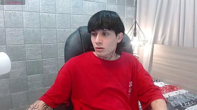 Snapshot of Iantwink18 chatting on November 24, 2025, 7:25 pm Iantwink18 online show from November 24, 2025, 7:25 pm