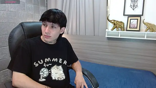 Snapshot of Iantwink18 chatting on November 1, 2025, 8:46 pm Iantwink18 online show from November 1, 2025, 8:46 pm