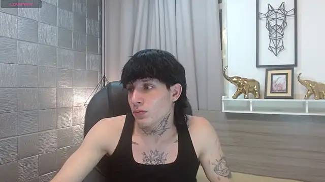 Snapshot of Iantwink18 chatting on November 9, 2025, 7:45 am Iantwink18 online show from November 9, 2025, 7:45 am