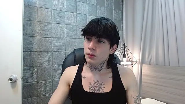 Snapshot of Iantwink18 chatting on December 16, 2025, 7:29 pm Iantwink18 online show from December 16, 2025, 7:29 pm