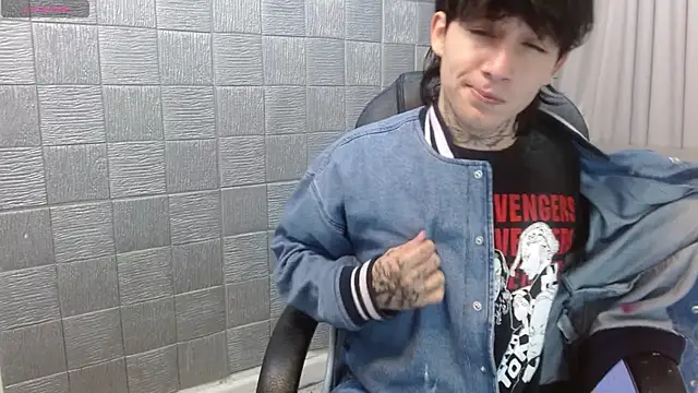 Snapshot of Iantwink18 chatting on November 30, 2025, 3:40 am Iantwink18 online show from November 30, 2025, 3:40 am