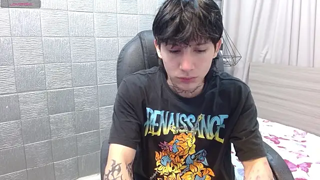 Snapshot of Iantwink18 chatting on December 1, 2025, 11:05 pm Iantwink18 online show from December 1, 2025, 11:05 pm