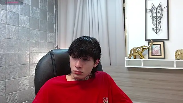 Snapshot of Iantwink18 chatting on December 16, 2025, 1:54 am Iantwink18 online show from December 16, 2025, 1:54 am