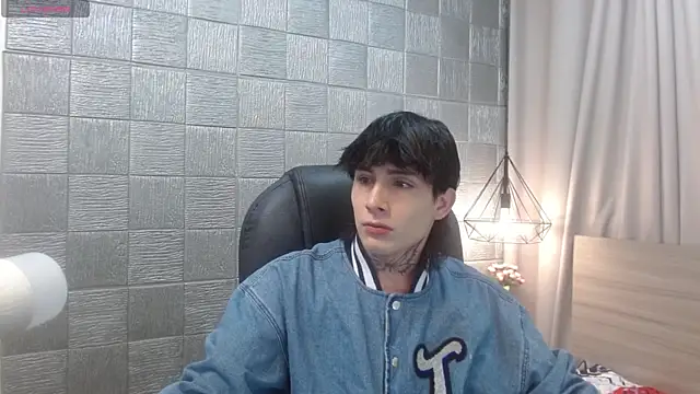 Snapshot of Iantwink18 chatting on November 25, 2025, 9:59 pm Iantwink18 online show from November 25, 2025, 9:59 pm