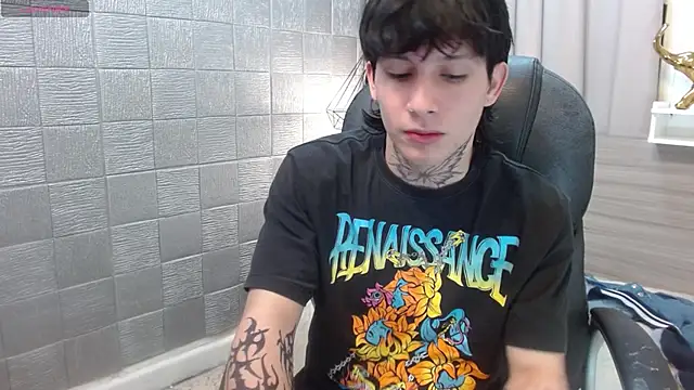 Snapshot of Iantwink18 chatting on November 20, 2025, 3:23 pm Iantwink18 online show from November 20, 2025, 3:23 pm