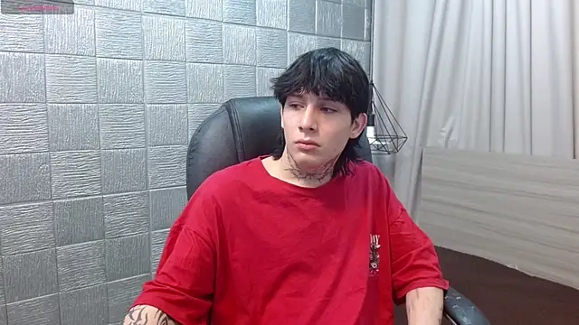 Snapshot of Iantwink18 chatting on December 3, 2025, 1:06 am Iantwink18 online show from December 3, 2025, 1:06 am