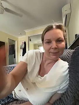 aussiepeaches online show from February 3, 2026, 4:10 am