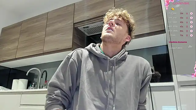 Snapshot of DominantAlex18 chatting on December 1, 2025, 7:15 pm DominantAlex18 online show from December 1, 2025, 7:15 pm