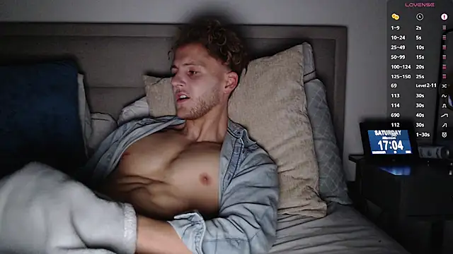 Snapshot of DominantAlex18 chatting on December 20, 2025, 5:05 pm DominantAlex18 online show from December 20, 2025, 5:05 pm