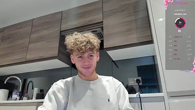 Snapshot of DominantAlex18 chatting on November 30, 2025, 8:04 am DominantAlex18 online show from November 30, 2025, 8:04 am